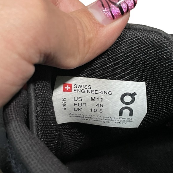 ON Cloud Men's "Cloud 5" Black  Running Shoe Size 11M Model # 59.98919 - Picture 5 of 9